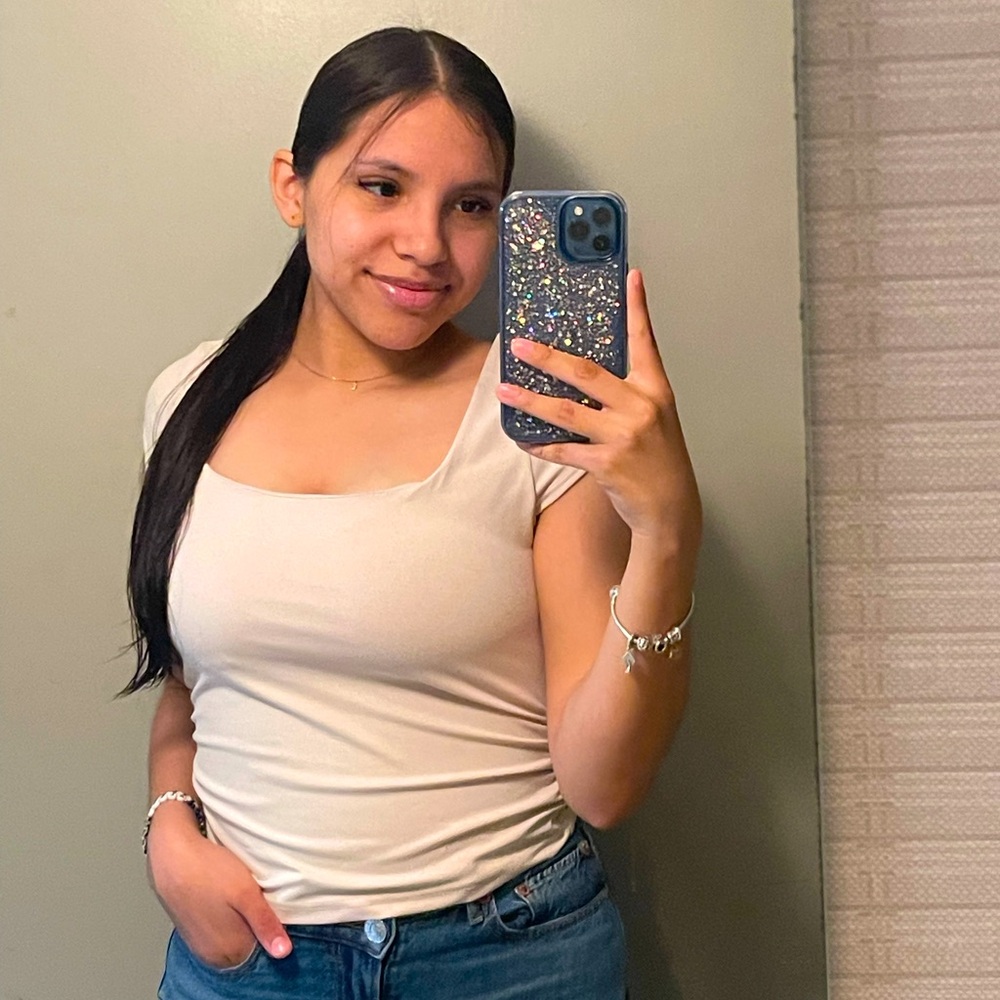 Hey, just here to buy cute bby clothe finds💗